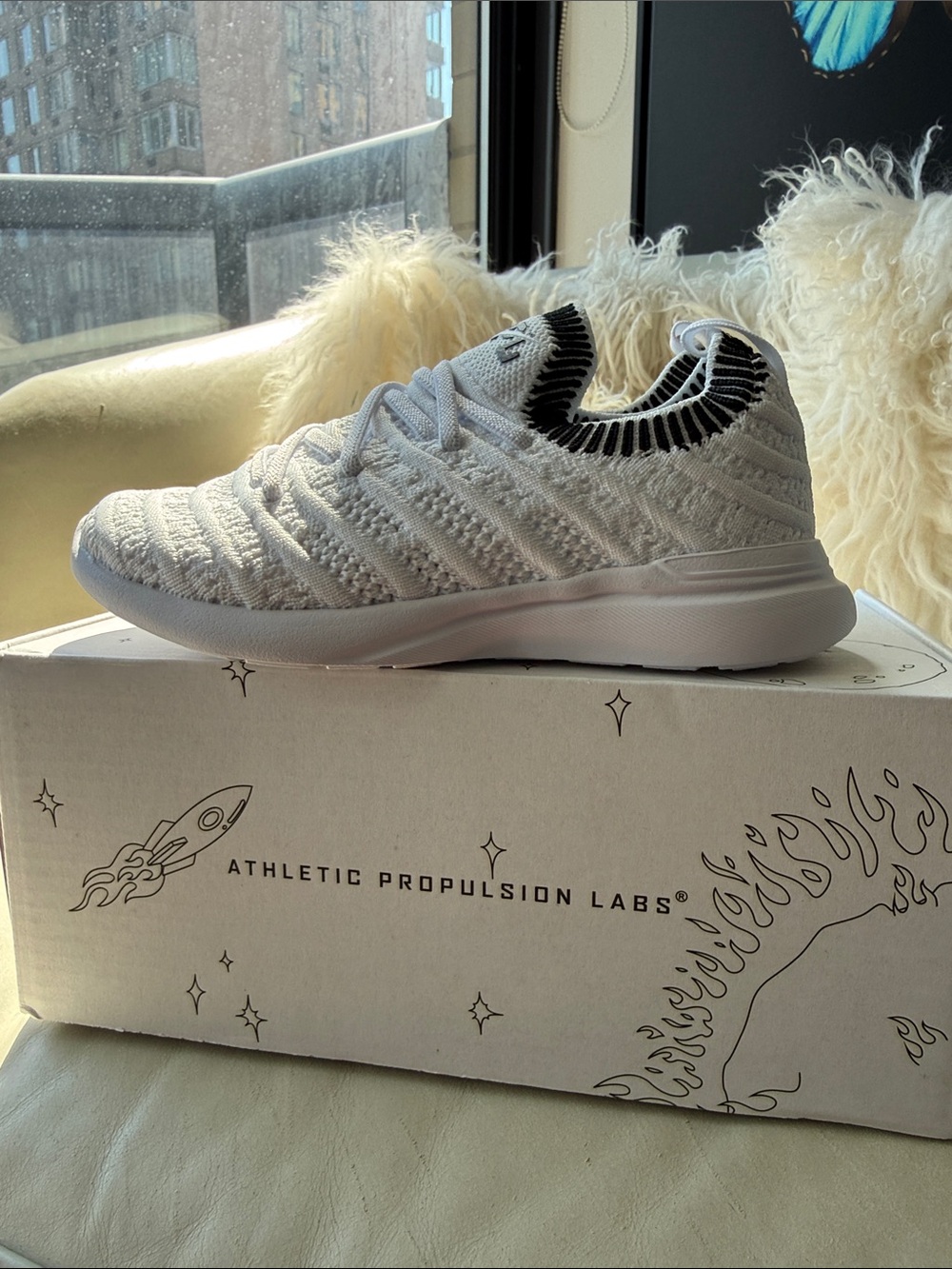 NIB, Ret $119, APL TechLoom White Wave Baby Sneakers (Size 11/EUR 28) Unisex